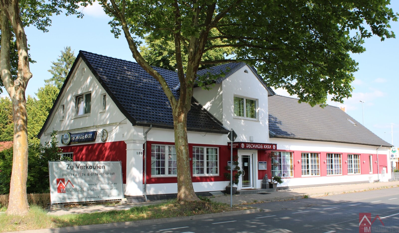 Straßenansicht - West Straßenansicht - West